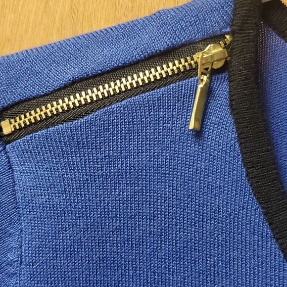 Valerie Steven's Womans Blue/Black Colorblock Sweater, Size Medium - Picture 4 of 5